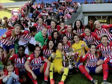 Las jugadoras del Atlético de Madrid femenino celebran el título Las jugadoras del Atlético de Madrid femenino celebran el título