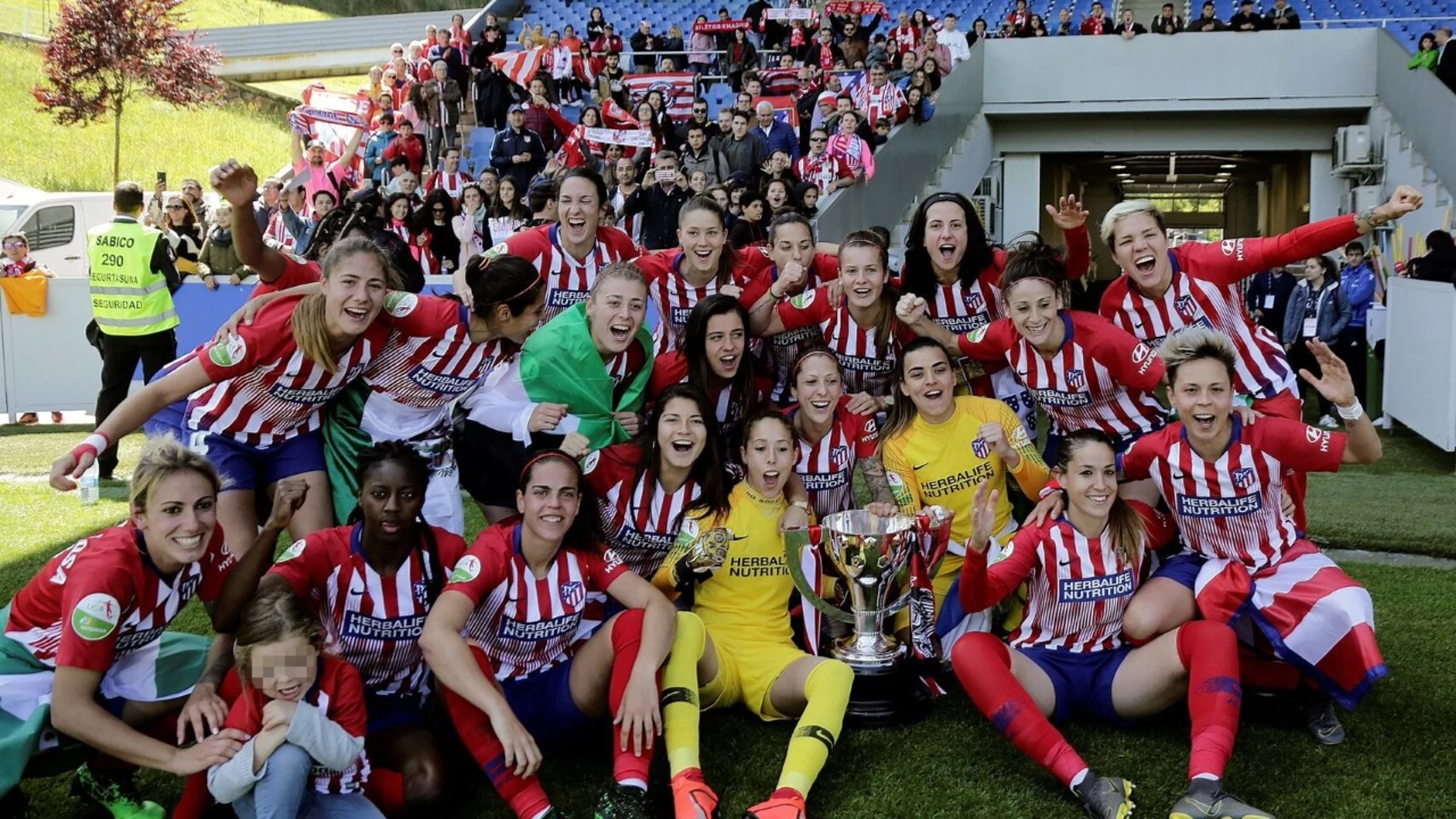 Las jugadoras del Atlético de Madrid femenino celebran el título Las jugadoras del Atlético de Madrid femenino celebran el título