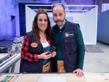 La euforia de Iratxe y José tras salvarse de la eliminación: "Estamos felices, aliviados y orgullosos" La euforia de Iratxe y José tras salvarse de la eliminación: "Estamos felices, aliviados y orgullosos"