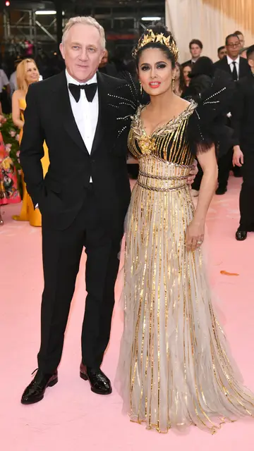 Salma Hayek y Francois Henri Pinault GALA MET 2019