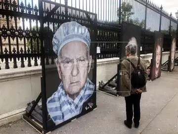 La avenida Ring de Viena se llena de retratos callejeros de supervivientes del Holocausto La avenida Ring de Viena se llena de retratos callejeros de supervivientes del Holocausto