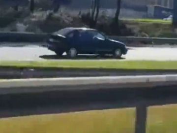 La Guardia Civil retira el carné de conducir al anciano que circuló en sentido contrario por la A-52 La Guardia Civil retira el carné de conducir al anciano que circuló en sentido contrario por la A-52