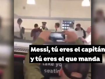 Máxima tensión en el aeropuerto de Liverpool: varios hinchas del Barça increpan a Messi