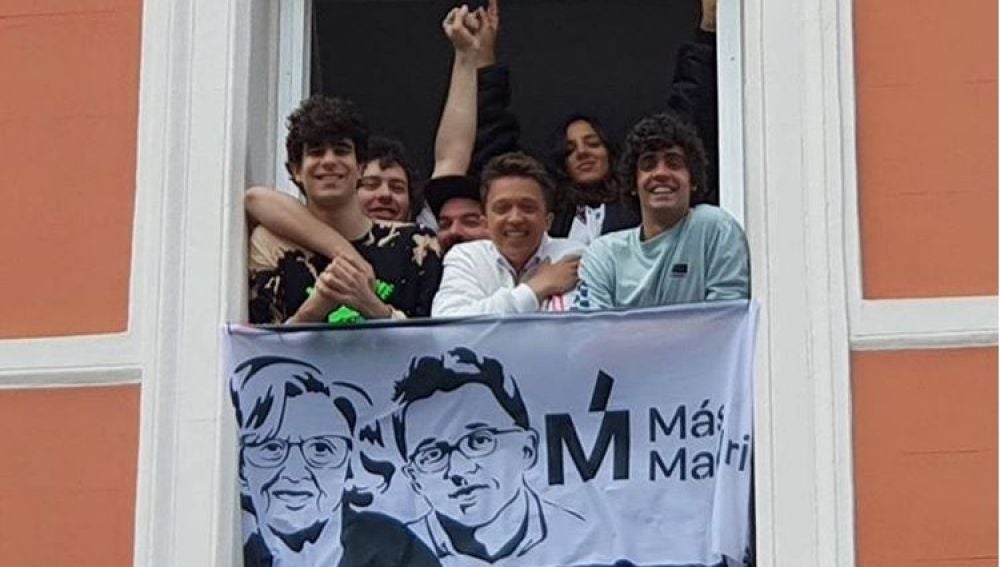 Iñigo Errejón junto a Los Javis