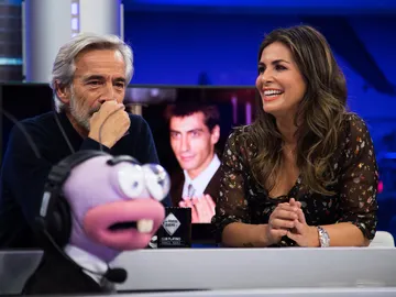 Nuria Roca repasa en 'El Hormiguero 3.0' los titulares falsos en las redes sociales sobre Pablo Motos Nuria Roca repasa en 'El Hormiguero 3.0' los titulares falsos en las redes sociales sobre Pablo Motos