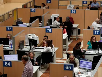Imagen de archivo de una oficina de la Agencia Tributaria. Imagen de archivo de una oficina de la Agencia Tributaria.