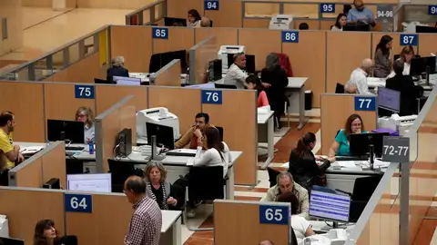 Imagen de archivo de una oficina de la Agencia Tributaria. Imagen de archivo de una oficina de la Agencia Tributaria.