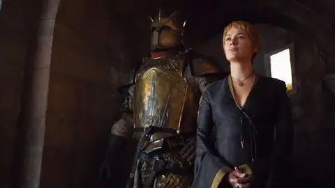 La Montaña junto a Cersei La Montaña junto a Cersei
