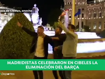 Madridistas celebraron en Cibeles la eliminación del Barça: "Un baño de humildad a los catalanes" Madridistas celebraron en Cibeles la eliminación del Barça: "Un baño de humildad a los catalanes"