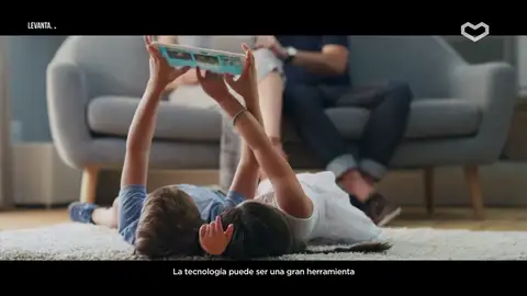 Banco Santander se une a 'Levanta la cabeza', el movimiento de Atresmedia por un uso responsable de la tecnología Banco Santander se une a 'Levanta la cabeza', el movimiento de Atresmedia por un uso responsable de la tecnología