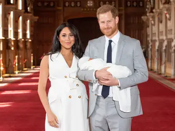 Meghan Markle y el príncipe Harry junto a su hijo Meghan Markle y el príncipe Harry junto a su hijo