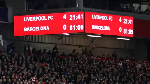 El marcador de Anfield en una noche histórica El marcador de Anfield en una noche histórica