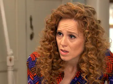 Ana da con una pista relevante para encontrar a Mónica Ana da con una pista relevante para encontrar a Mónica