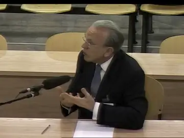 Fainé niega que se pidiera la dimisión de Rato en las reuniones con Guindos: "Hubiera sido muy violento" Fainé niega que se pidiera la dimisión de Rato en las reuniones con Guindos: "Hubiera sido muy violento"
