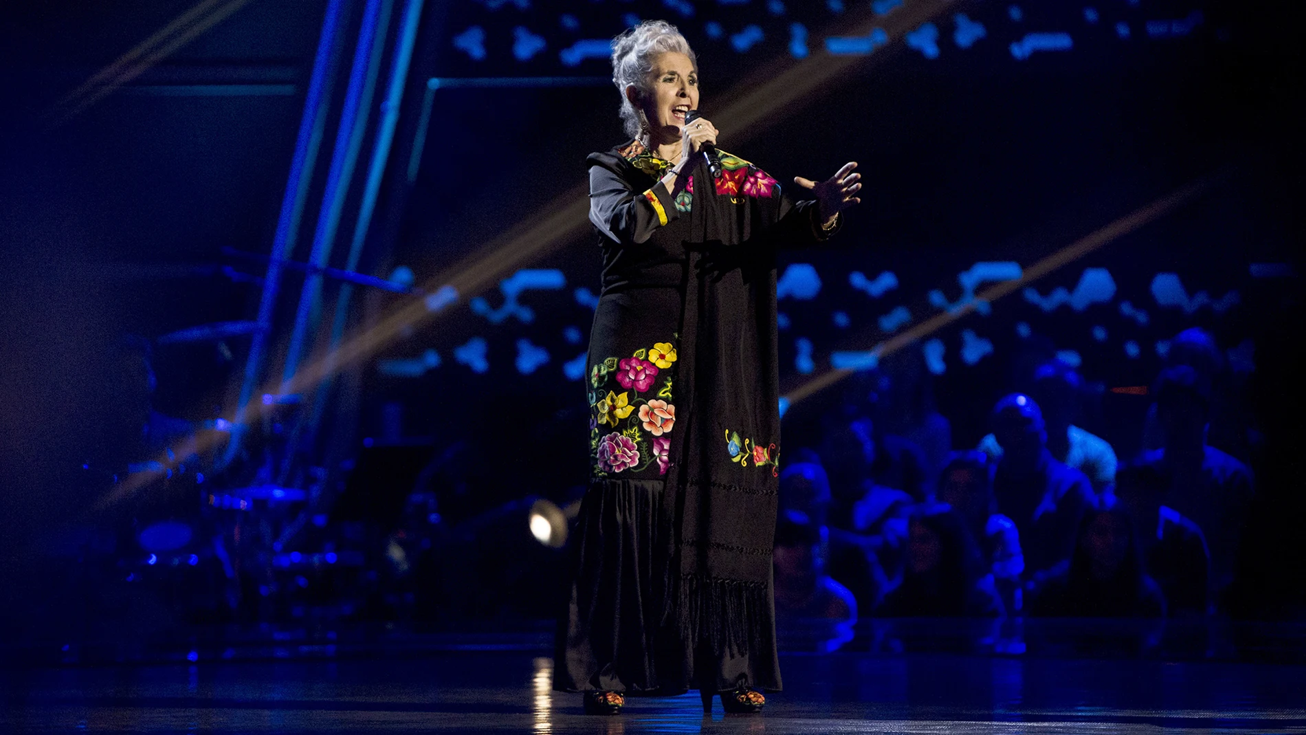 Carmen Blanco canta 'El último trago' en las Audiciones a ciegas
