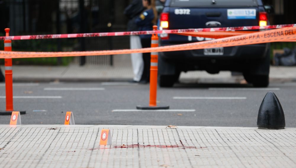 Tirotean al diputado Héctor Olivares y matan a su asesor frente al Congreso argentino