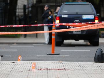 Tirotean al diputado Héctor Olivares y matan a su asesor frente al Congreso argentino