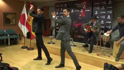 El patinador Javier Fernández se pasa al flamenco El patinador Javier Fernández se pasa al flamenco
