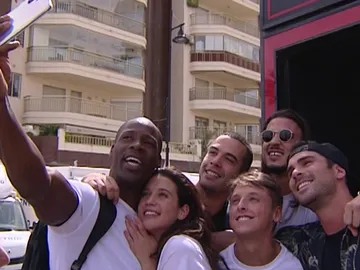 Los protagonistas de ‘Toy boy’ celebran el fin de rodaje Los protagonistas de ‘Toy boy’ celebran el fin de rodaje