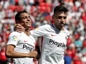 Ben Yedder y Munir se abrazan para festejar el gol del Sevilla Ben Yedder y Munir se abrazan para festejar el gol del Sevilla