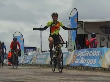 La italiana Soraya Paladin gana la tercera etapa de la vuelta a Burgos femenina y se pone líder