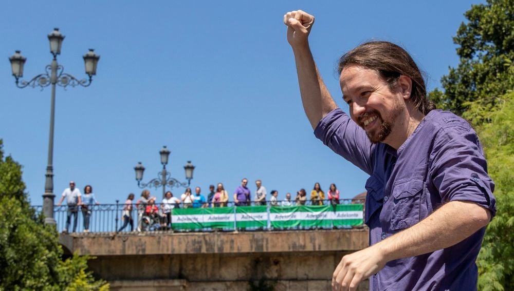 Iglesias, a sus críticos: Es preferible gobernar a darse "golpes en el pecho"