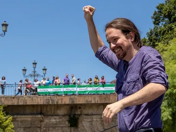 Iglesias, a sus críticos: Es preferible gobernar a darse "golpes en el pecho" Iglesias, a sus críticos: Es preferible gobernar a darse "golpes en el pecho"