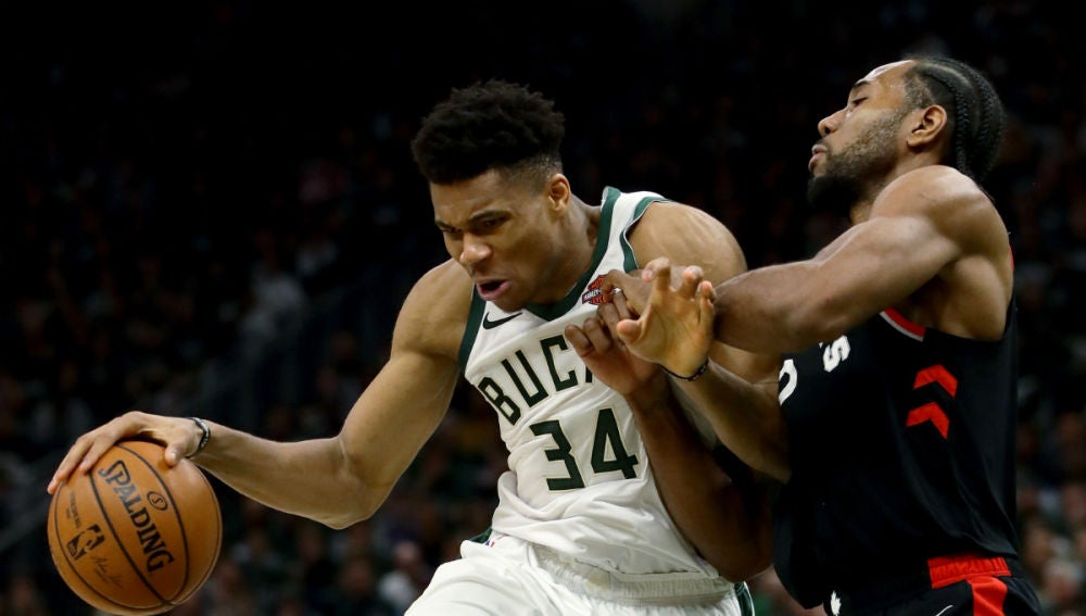 Antetokounmpo, ante Leonard