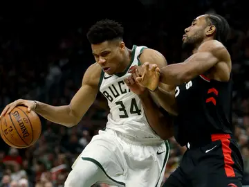Antetokounmpo, ante Leonard Antetokounmpo, ante Leonard