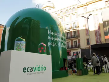 Contenedor instalado en Madrid Contenedor instalado en Madrid