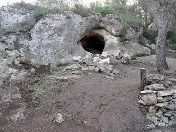 Cueva Foradada de Calafell, en Tarragona Cueva Foradada de Calafell, en Tarragona