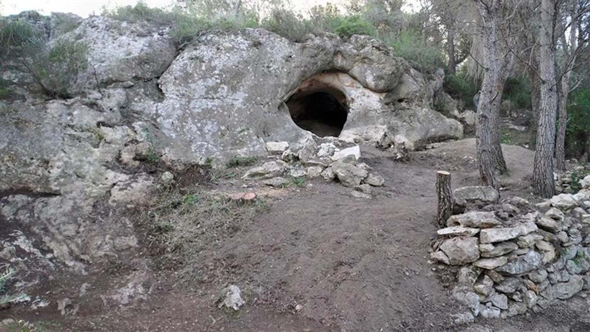 Cueva Foradada de Calafell, en Tarragona Cueva Foradada de Calafell, en Tarragona