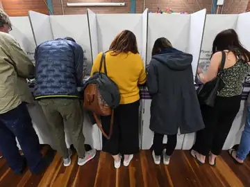 Australia se prepara para una "larga noche" de recuento a pocas horas del fin de las elecciones legislativas Australia se prepara para una "larga noche" de recuento a pocas horas del fin de las elecciones legislativas