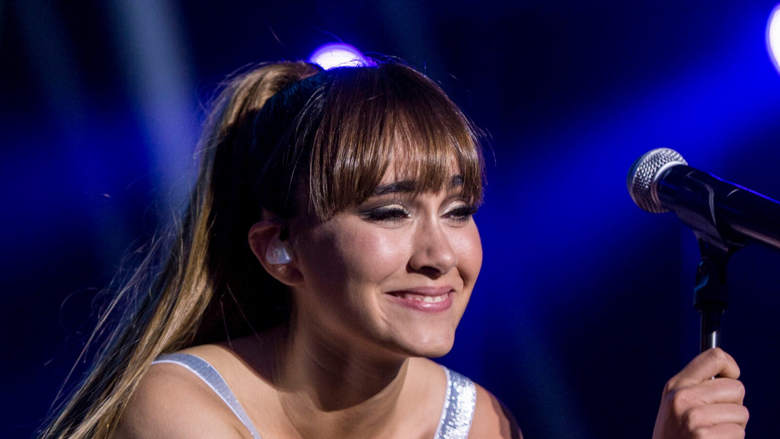 Aitana apuesta por el polémico vestido 'cobra' de Rosanna Zanetti 