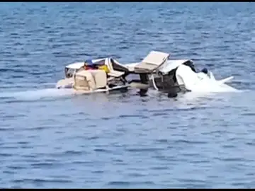 Mueren cinco personas al estrellarse una avioneta en la isla hondureña de Roatán Mueren cinco personas al estrellarse una avioneta en la isla hondureña de Roatán