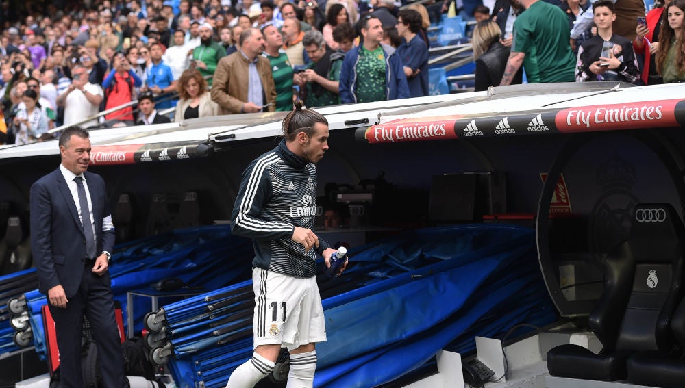 Gareth Bale se dirige al banquillo en el Santiago Bernabéu