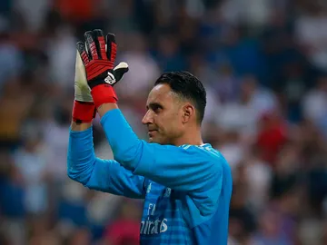 Keylor Navas aplaude a la afición en el Santiago Bernabéu Keylor Navas aplaude a la afición en el Santiago Bernabéu