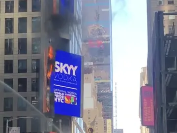 Incendio en un cartel de Time Square Incendio en un cartel de Time Square