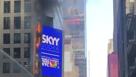 Incendio en un cartel de Time Square Incendio en un cartel de Time Square