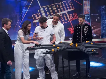 Will Smith, Mena Massoud y Naomi Scott alucinan con el asterisco de la muerte de Marron en 'El Hormiguero 3.0' Will Smith, Mena Massoud y Naomi Scott alucinan con el asterisco de la muerte de Marron en 'El Hormiguero 3.0'