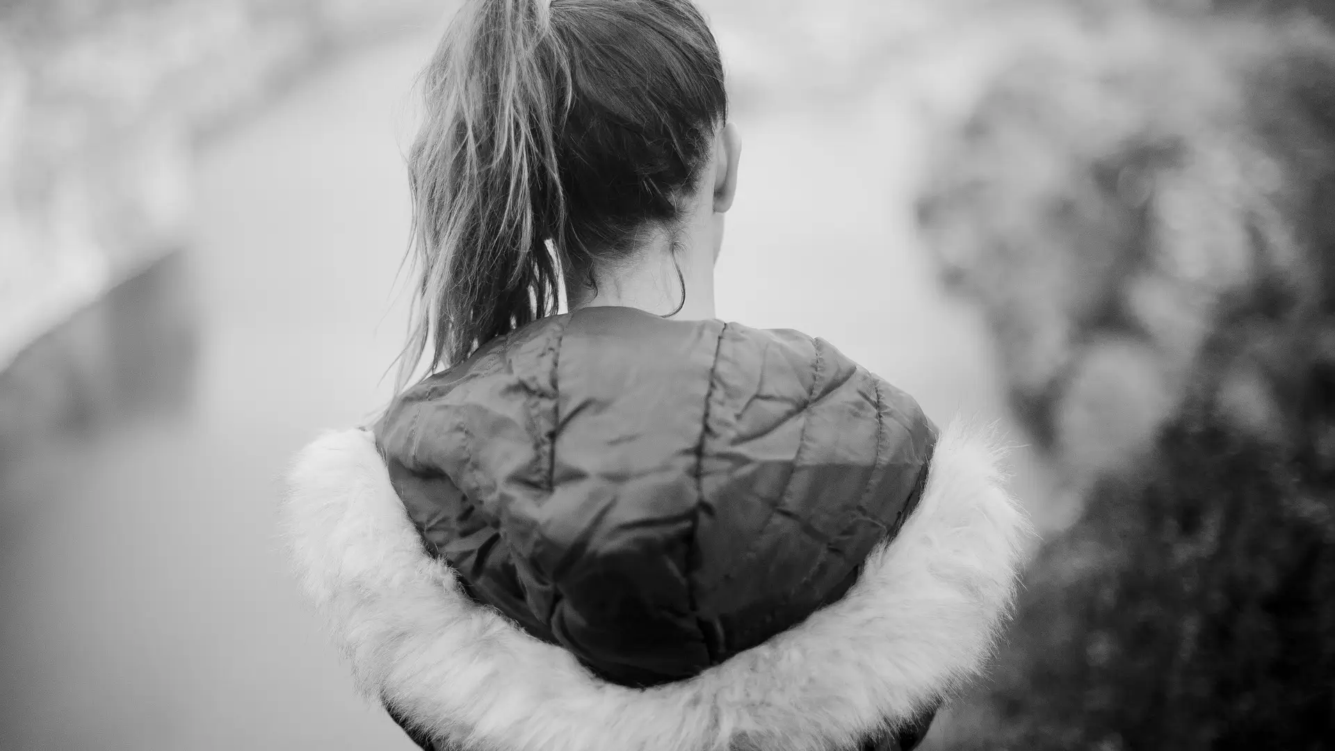 Mujer de espaldas