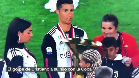 El golpe de Cristiano Ronaldo a su hijo con la Copa que se ha hecho viral El golpe de Cristiano Ronaldo a su hijo con la Copa que se ha hecho viral