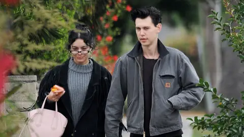 El romántico paseo de Vanessa Hudgens y su novio Austin Butler De lo más enamorados...