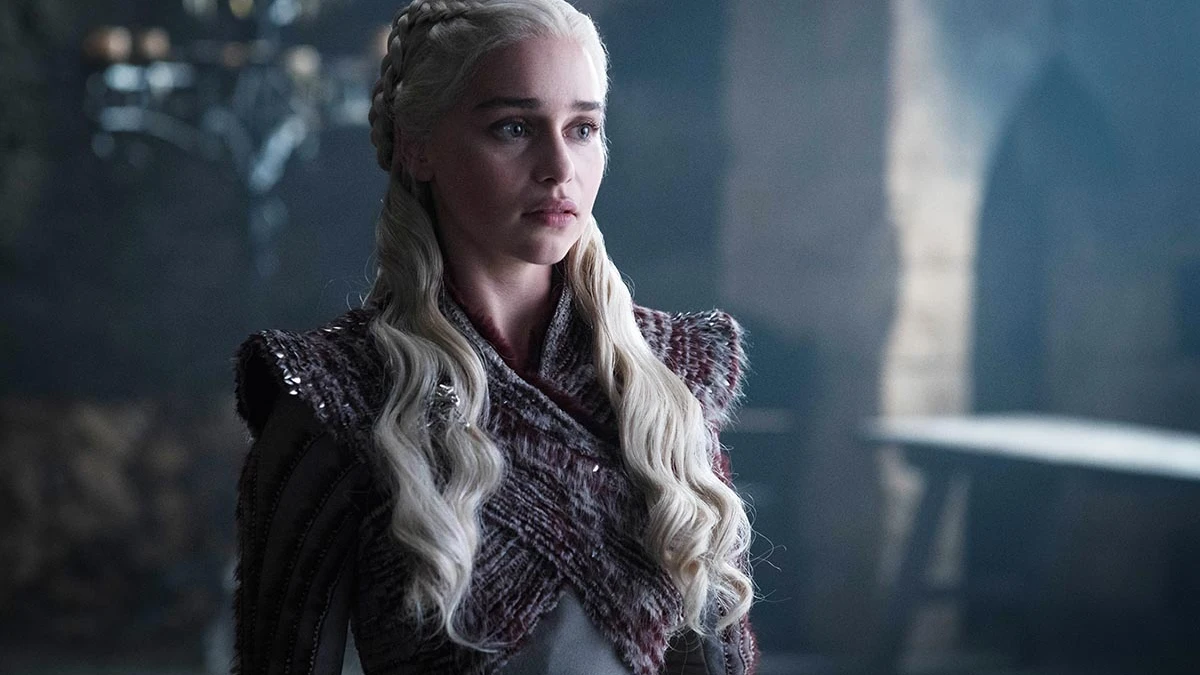 Emilia Clarke como Daenerys Targaryen