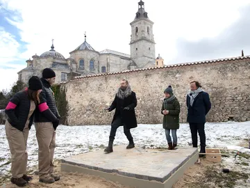 El estampado tailandés de Álex y Naomi y el patrón de Paco y Jessica agradan al jurado de ‘Masters de la reforma’ El estampado tailandés de Álex y Naomi y el patrón de Paco y Jessica agradan al jurado de ‘Masters de la reforma’