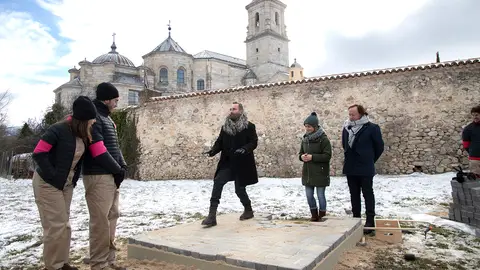 El estampado tailandés de Álex y Naomi y el patrón de Paco y Jessica agradan al jurado de ‘Masters de la reforma’ El estampado tailandés de Álex y Naomi y el patrón de Paco y Jessica agradan al jurado de ‘Masters de la reforma’