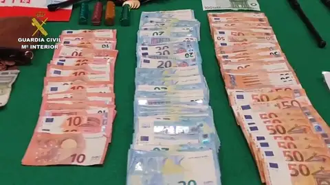 Detenidas siete personas por la compra y suministros de asta de gamos y ciervo Detenidas siete personas por la compra y suministros de asta de gamos y ciervo