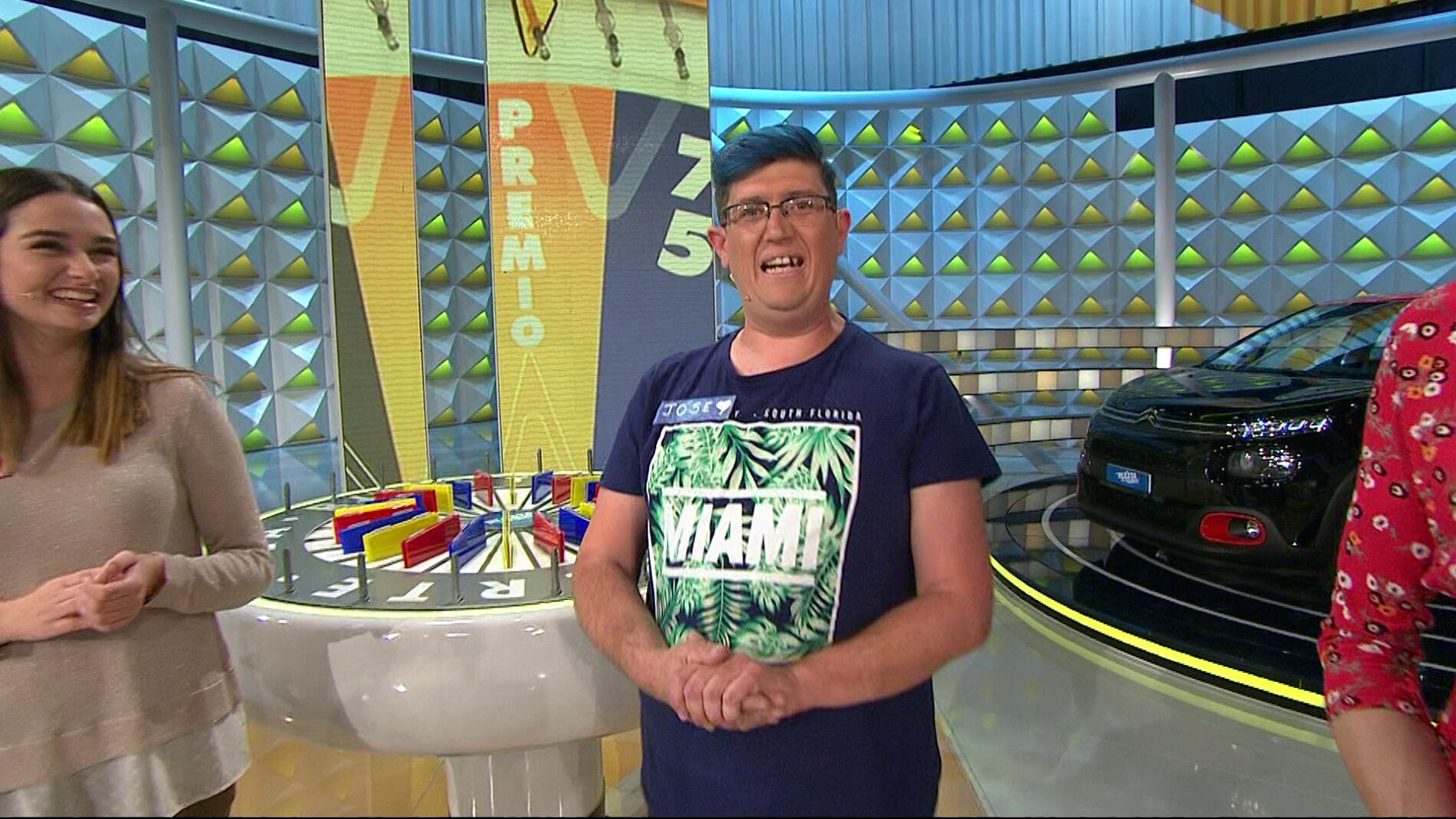 Jose, el concursante m&aacute;s peculiar de 'La ruleta de la suerte', deja fascinados a Jorge Fern&aacute;ndez y Laura Moure 