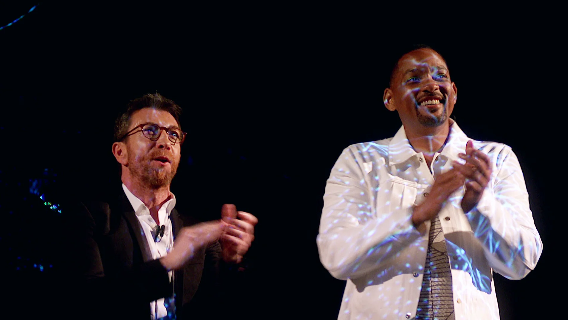 Will Smith y Pablo Motos protagonizan un cruce de declaraciones de amor durante la proyección mágica de un holograma 3D en 'El Hormiguero 3.0'