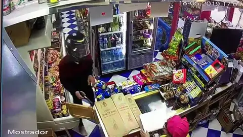 Atraca un supermercado armado con una pistola Atraca un supermercado armado con una pistola